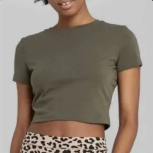 olive green crop top in the size xl! - Picture 1 of 4